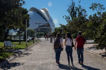 Het negen kilometer lange park in Valencia is geliefd onder toeristen. Veel te doen, sporten, fietsen, wandelen