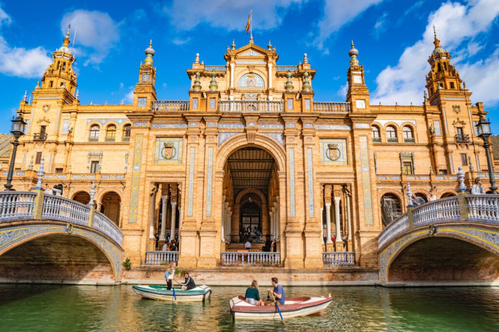 Tijdens een stedentrip in Sevilla is een bezoek aan het koninklijk paleis 'Real Alcazar' niet te missen. Voor velen is dit hét hoogtepunt van hun trip.