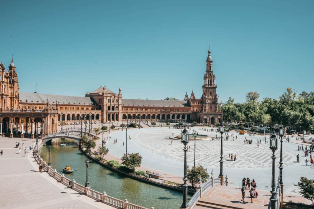 Er zijn in Sevilla een aantal hoogtepunten die je tijdens de stedentrip zeker niet moet overslaan.