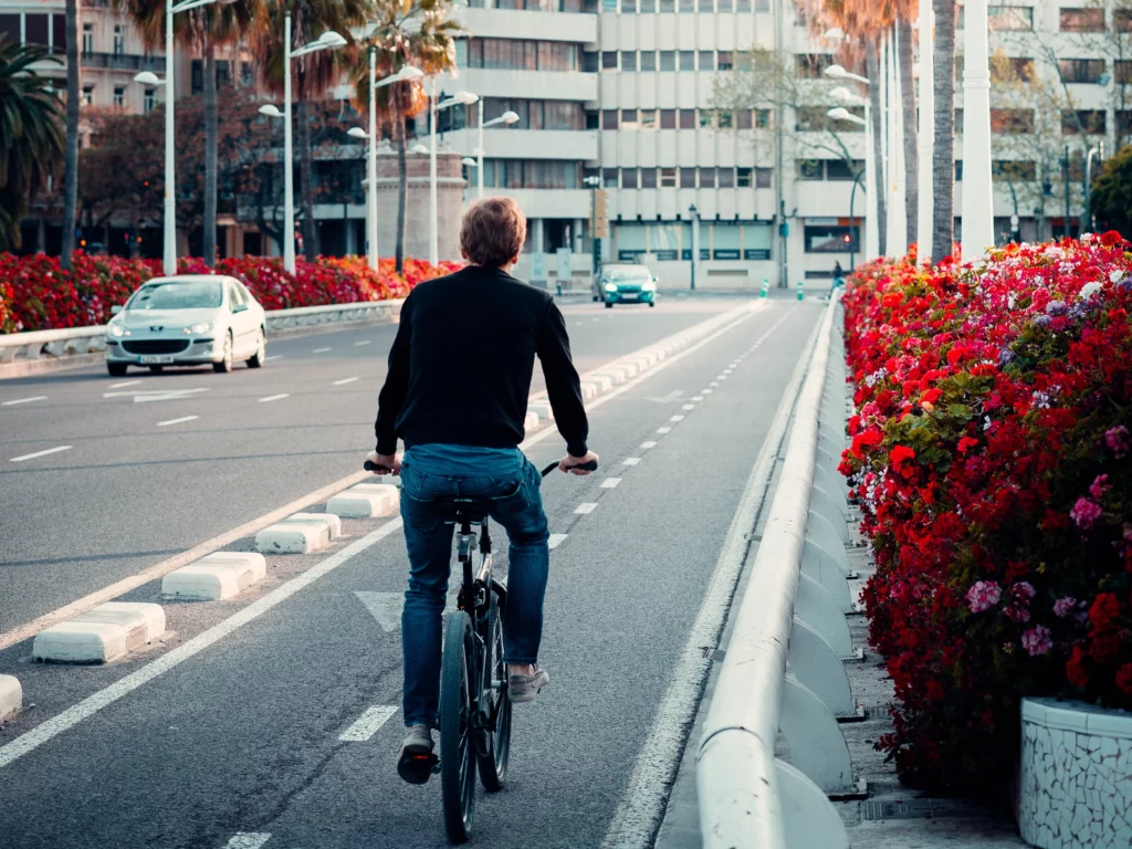 Hoewel we het in dit artikel voornamelijk hebben over plaatsen waar je de auto kunt parkeren zijn er ook mensen die hun fiets ergens kwijt moeten.