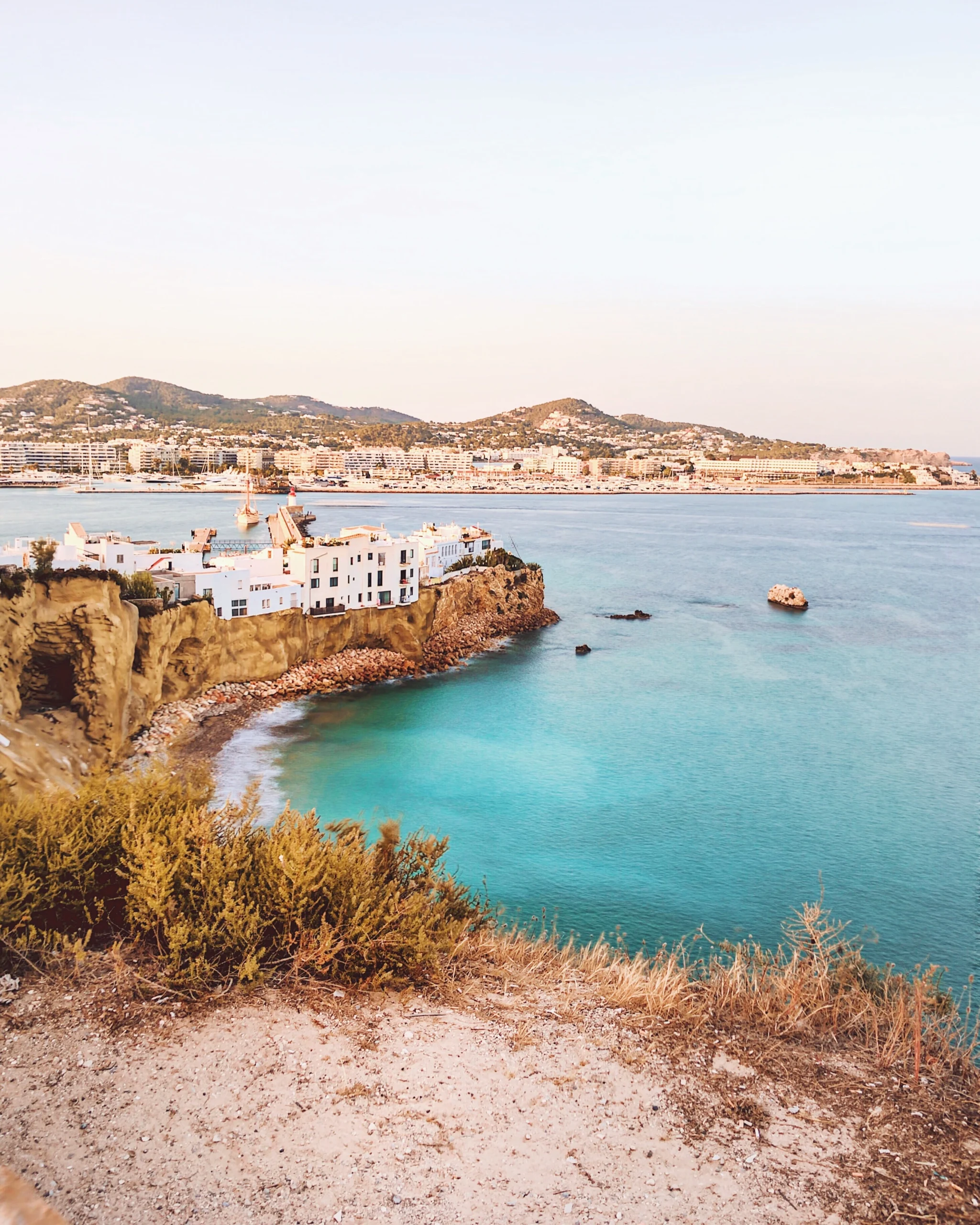 Op Ibiza is een hoop te beleven.