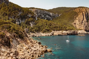 Ook op zondag is er een hoop te beleven op Ibiza. Het is de perfecte dag om naar het strand te gaan of een van de hippie markten te bezoeken.