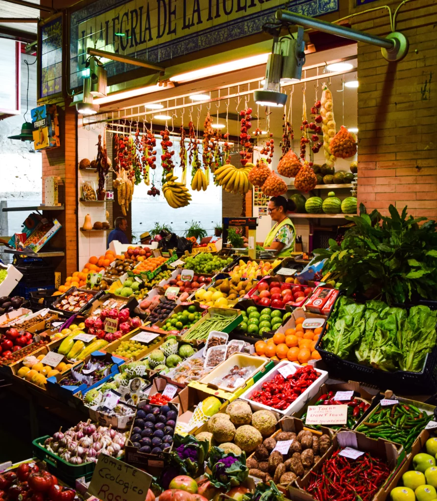 Ook in Sevilla worden er regelmatig markten georganiseerd waar lokale inwoners hun boodschappen halen.