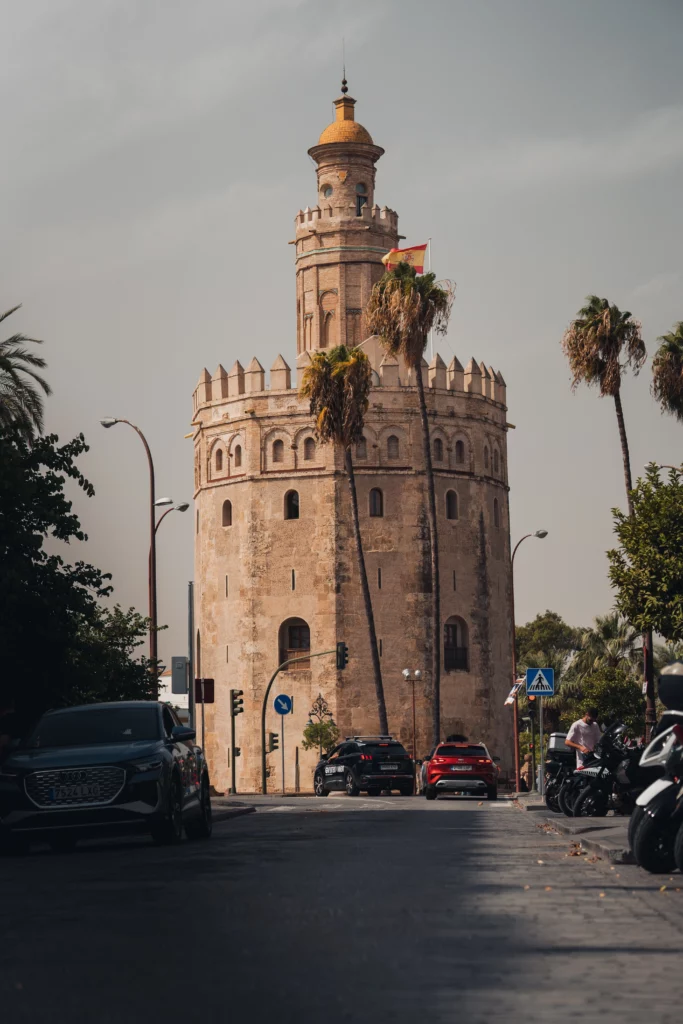 De Torre del Oro is een historische toren gelegen aan de Guadalquivir rivier.